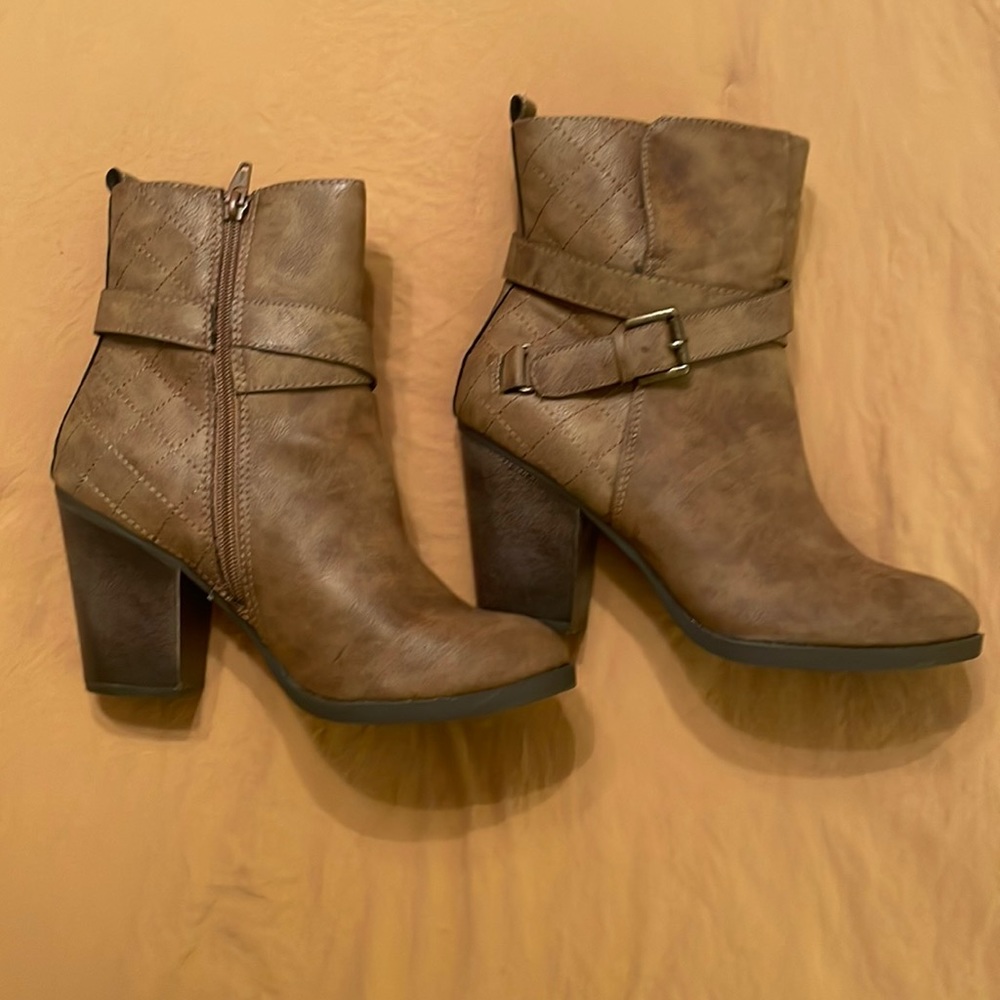 Size 9 women’s boots